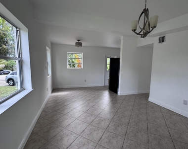 4310 Ne 13th Avenue - Photo Thumbnail 3