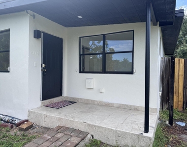 4310 Ne 13th Avenue - Photo Thumbnail 2