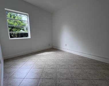 4310 Ne 13th Avenue - Photo Thumbnail 7