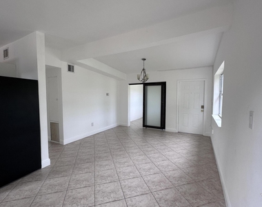 4310 Ne 13th Avenue - Photo Thumbnail 4