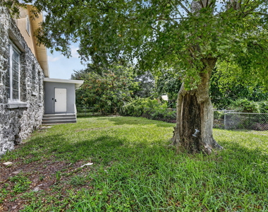 2465 Taylor Street - Photo Thumbnail 27