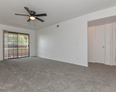 3131 W Cochise Drive - Photo Thumbnail 7