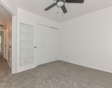 3131 W Cochise Drive - Photo Thumbnail 13