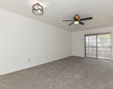 3131 W Cochise Drive - Photo Thumbnail 9