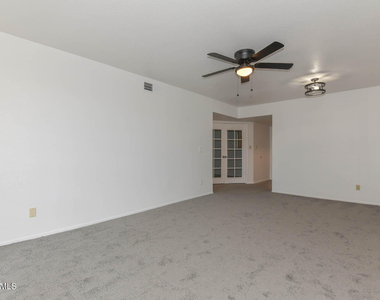 3131 W Cochise Drive - Photo Thumbnail 10