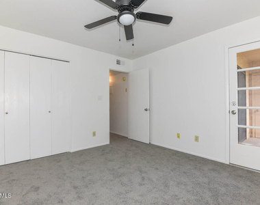 3131 W Cochise Drive - Photo Thumbnail 15