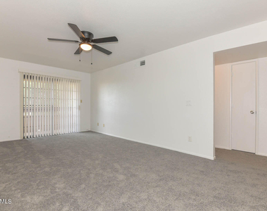 3131 W Cochise Drive - Photo Thumbnail 8