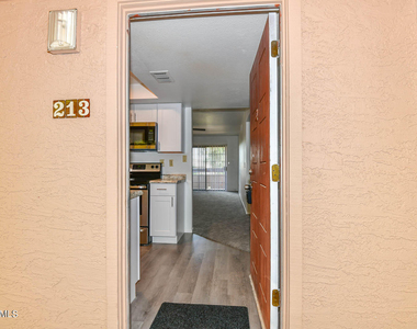 3131 W Cochise Drive - Photo Thumbnail 3