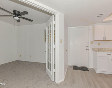 3131 W Cochise Drive - Photo Thumbnail 11
