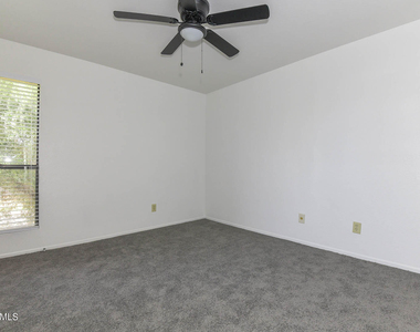 3131 W Cochise Drive - Photo Thumbnail 14