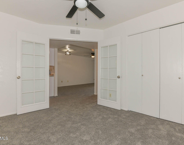 3131 W Cochise Drive - Photo Thumbnail 12