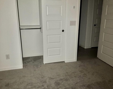 8905 W Orange Drive - Photo Thumbnail 15
