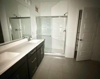 8905 W Orange Drive - Photo Thumbnail 21