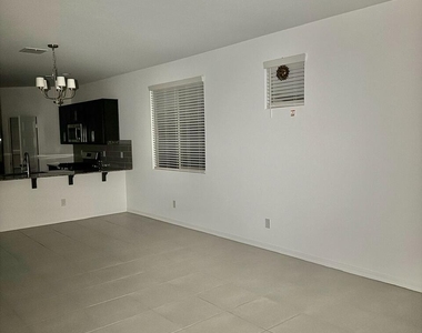 8905 W Orange Drive - Photo Thumbnail 9