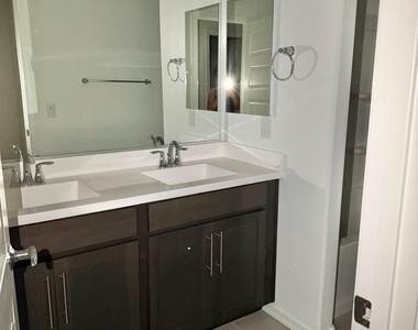 8905 W Orange Drive - Photo Thumbnail 20