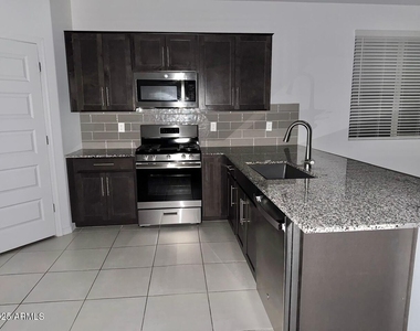 8905 W Orange Drive - Photo Thumbnail 1