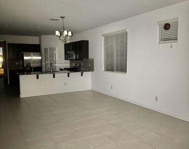 8905 W Orange Drive - Photo Thumbnail 11