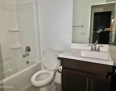 8905 W Orange Drive - Photo Thumbnail 12