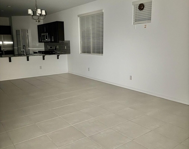 8905 W Orange Drive - Photo Thumbnail 10