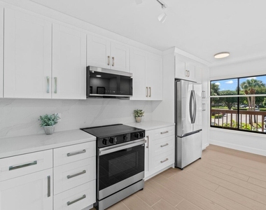 10092 Cedar Point Boulevard - Photo Thumbnail 13