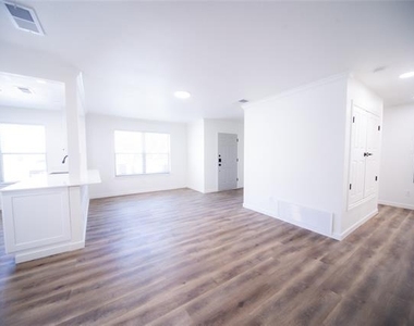 3233 S University Drive - Photo Thumbnail 11