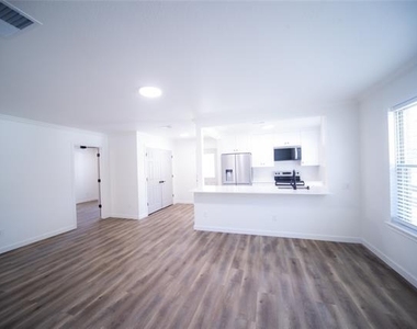 3233 S University Drive - Photo Thumbnail 5