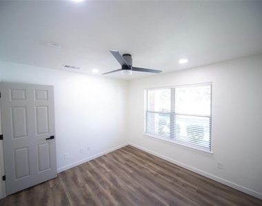 3233 S University Drive - Photo Thumbnail 18