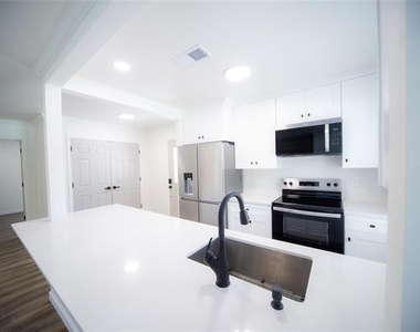3233 S University Drive - Photo Thumbnail 14