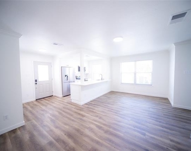 3233 S University Drive - Photo Thumbnail 9