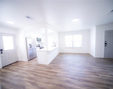 3233 S University Drive - Photo Thumbnail 10