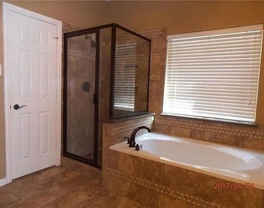 630 Waterview Drive - Photo Thumbnail 8