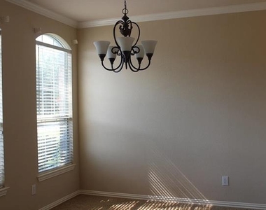 630 Waterview Drive - Photo Thumbnail 4