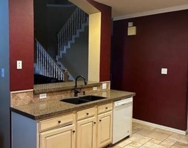 630 Waterview Drive - Photo Thumbnail 7