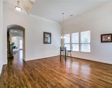 8714 Isaac Street - Photo Thumbnail 4
