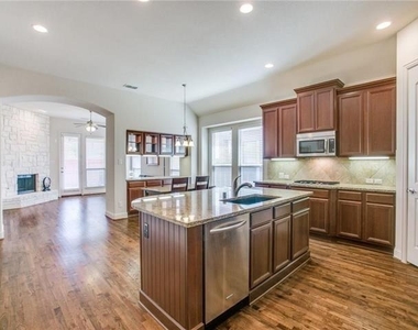 8714 Isaac Street - Photo Thumbnail 6
