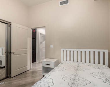 945 E Playa Del Norte Drive - Photo Thumbnail 18