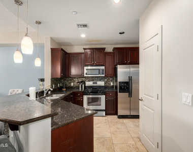 945 E Playa Del Norte Drive - Photo Thumbnail 7