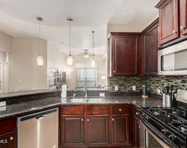 945 E Playa Del Norte Drive - Photo Thumbnail 8