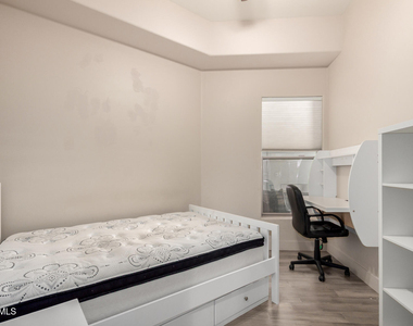 945 E Playa Del Norte Drive - Photo Thumbnail 17