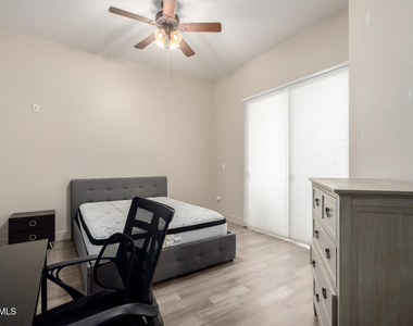 945 E Playa Del Norte Drive - Photo Thumbnail 10