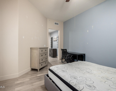 945 E Playa Del Norte Drive - Photo Thumbnail 12