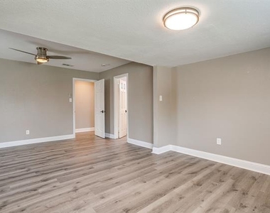 3221 Mccart Avenue - Photo Thumbnail 14