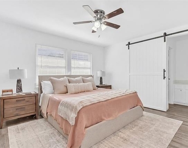 7616 Riverbrook Drive - Photo Thumbnail 15