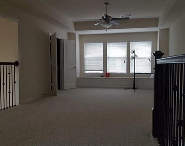 7220 Ridgepoint Drive - Photo Thumbnail 4