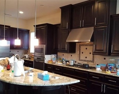 7220 Ridgepoint Drive - Photo Thumbnail 2