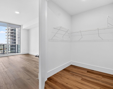 220 Lake Shore Drive - Photo Thumbnail 31