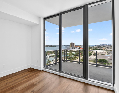 220 Lake Shore Drive - Photo Thumbnail 24