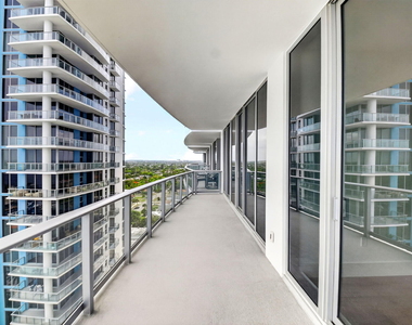 220 Lake Shore Drive - Photo Thumbnail 8