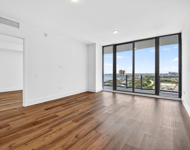 220 Lake Shore Drive - Photo Thumbnail 3