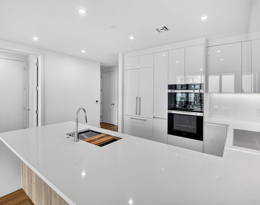 220 Lake Shore Drive - Photo Thumbnail 12